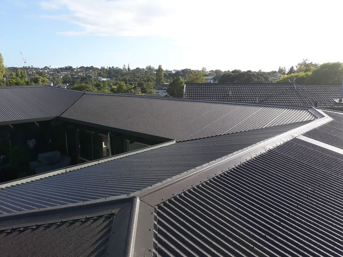 New Colorsteel roof around a courtyard