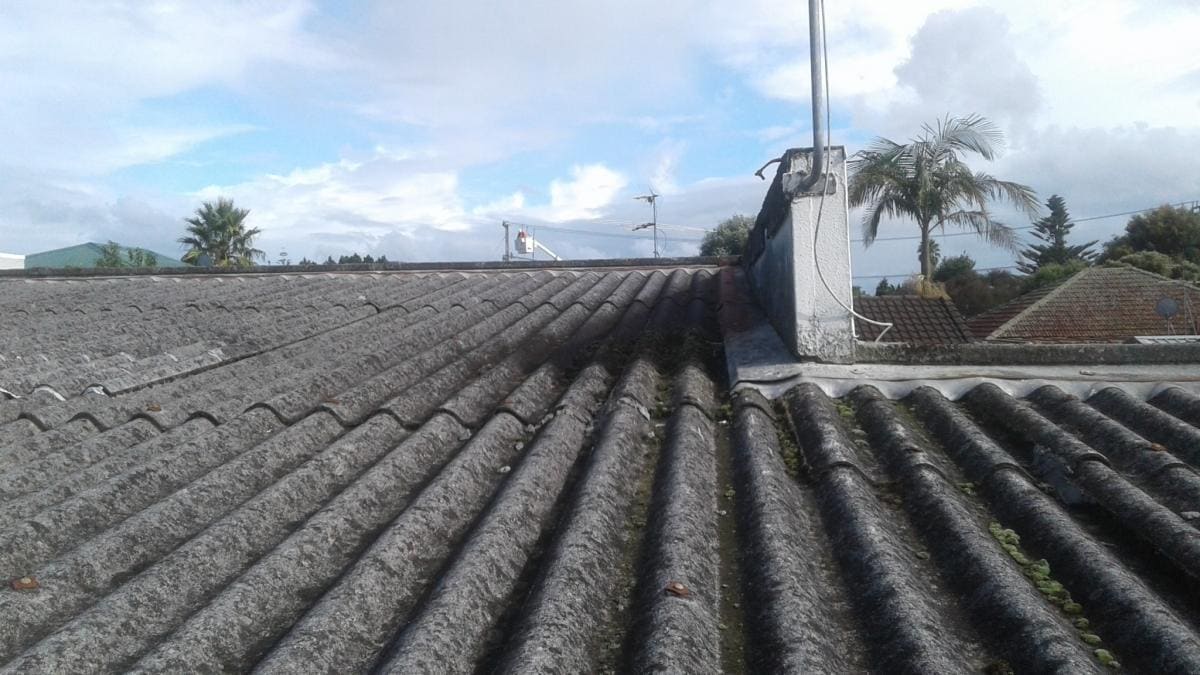 Asbestos cement roof before removal